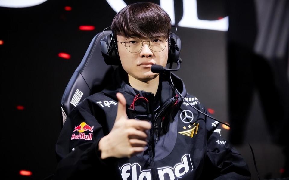 Yagao ：现在才2000杀有点慢了 希望队友多让点头给我