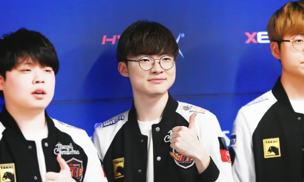 赛后采访小伞：和cat走下路不用带脑子