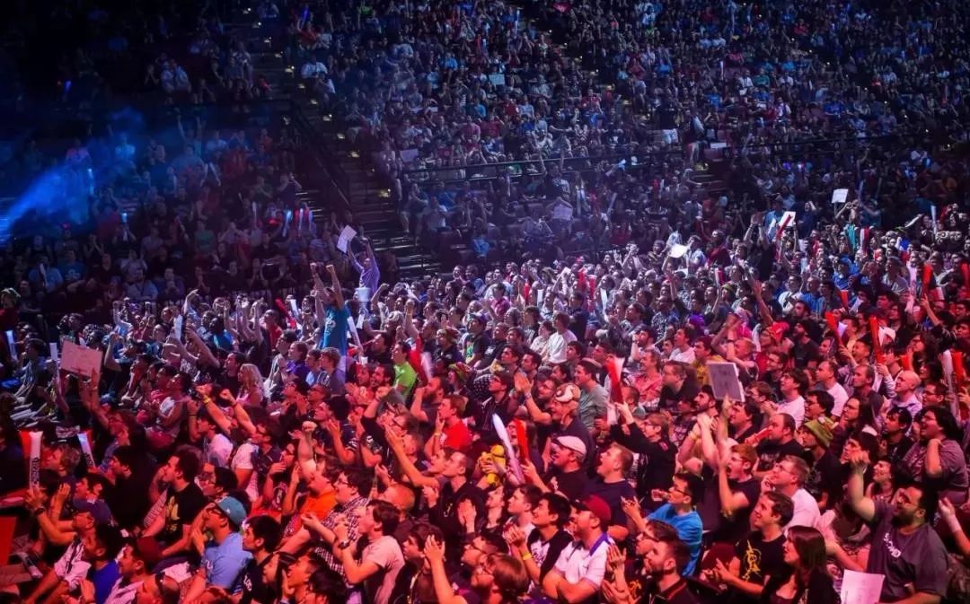 Bilibili Gaming 官方：由于个人家庭原因，教练BigWei将暂时离开比赛进行休息和调整