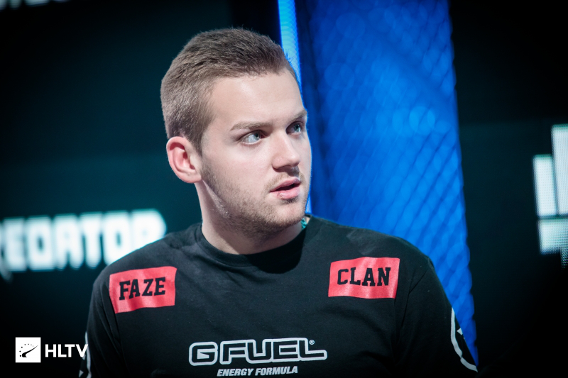 悲伤的Xiaozhu在 River 中迷失了方向；并送出了大龙 + Ertahan Yuanshen带领团队推进 Royal Never Give Up 并获得比赛点