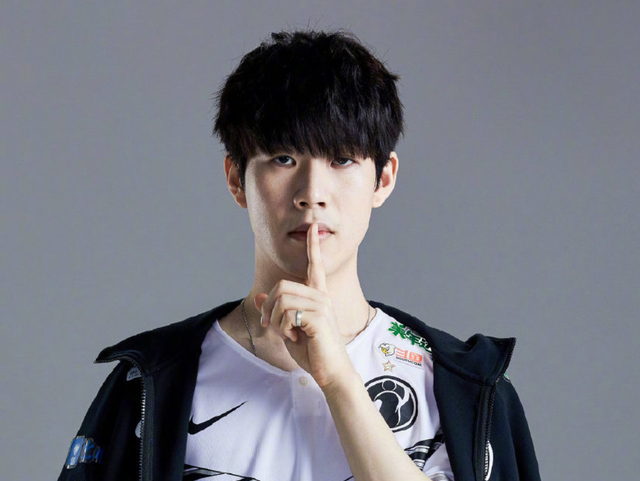 我无法带领团队！ NiKo 的22个击杀无力拯救团队。G2在中期陷入沉睡。 Heroic 以13-6赢得了第一张地图。