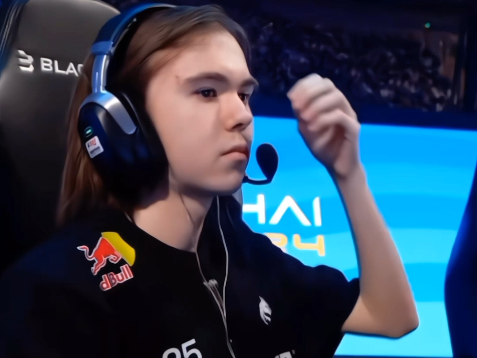 老背景板了，自S7至今的冠军战队都曾淘汰Perkz